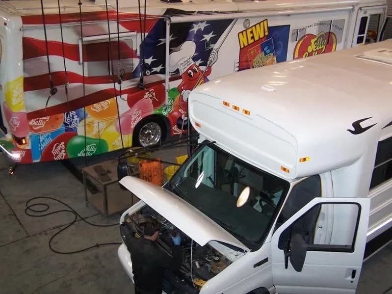 A&T Mobile Truck & Trailer Repair diesel service van outside the Fairfield shop bays